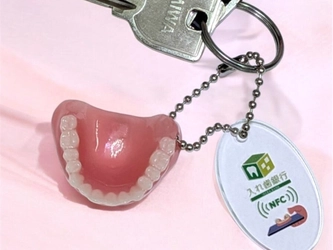 入れ歯の災害対策に、ICチップ搭載のミニチュア義歯を製作　 無料データ保管の新規利用者を対象に、100個限定無料配布