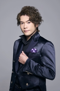 ミュージカル界の “シュガー” こと佐藤隆紀、
即日完売のソロコンサート第２弾が決定！
白と黒の世界に焦点をあてた二面性を感じる選曲に