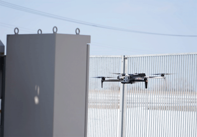 【変電所構内をLTE※2で飛行する様子】