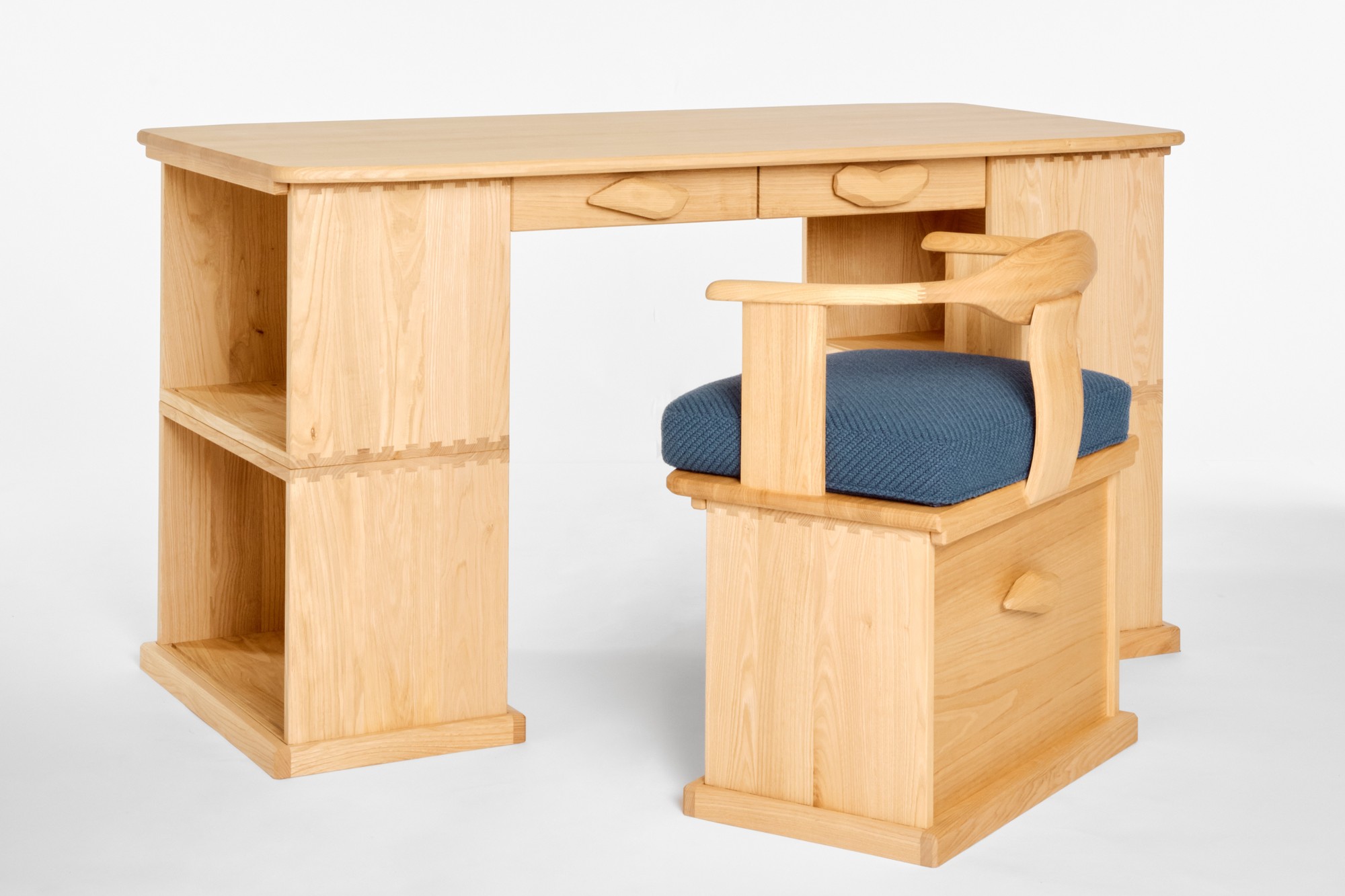 猪熊弦一郎デザインのダイニングテーブルセットを40年ぶりに復刻