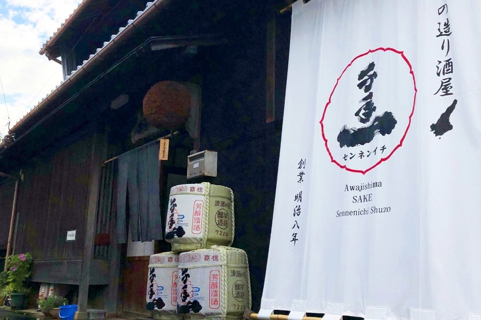 ▲淡路島の老舗酒造「千年一酒造」の厳選地酒3種を飲み比べで提供