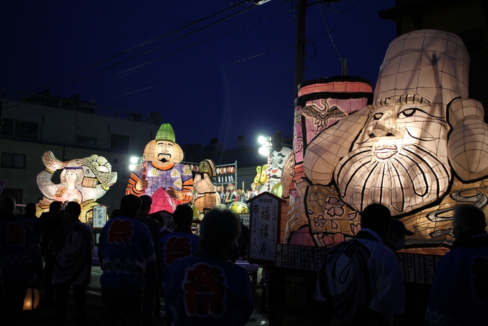 大灯籠びな巡行（2018年の様子）