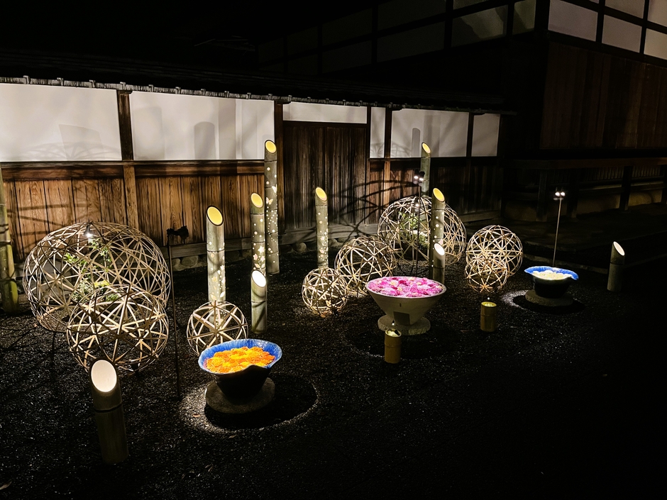 花手水と竹灯り