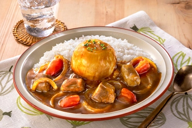 【ハウス食品×ＪＡグループ兵庫】 今年の夏も「淡路島たまねぎ まるごとカレー」企画を実施。 7月1日から8月31日まで関西圏スーパー等にて展開。 「淡路島たまねぎ」と「X-BLEND CURRY」がセットで当たる公式Xキャンペーンも。
