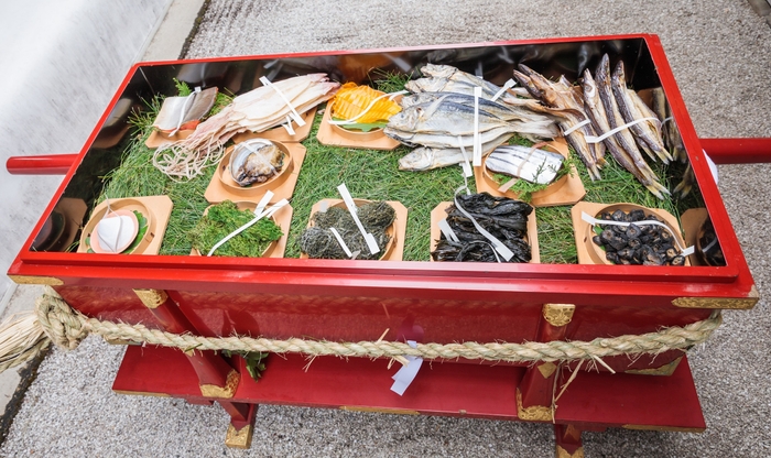 3.賀茂祭庭積神饌具 朱塗唐櫃 賀茂別雷神社 祭典時の様子