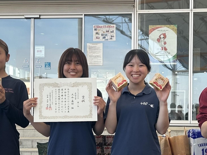 スナイプ級1位の大山(左)・奥村組