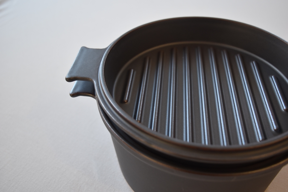 蓋は裏返してグリルやスキレットに