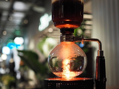 スイーツのお供に、香り高いサイフォン式コーヒーもご用意。
