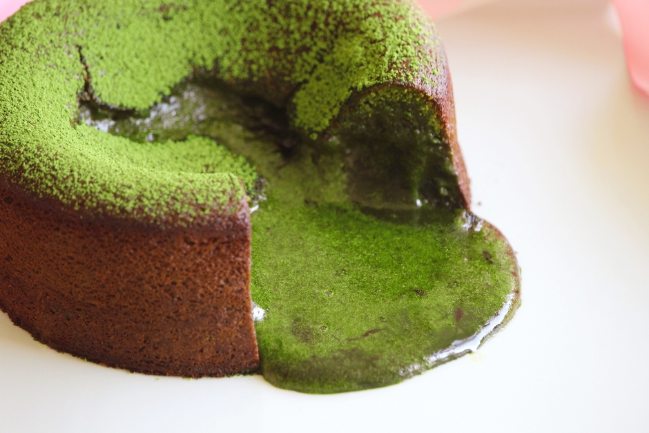 品種おくみどりを使用した鮮やかで濃厚な抹茶ガナッシュ