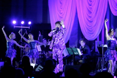 浜 博也、熟練の歌声で魅了！クリスマスディナーショーを開催