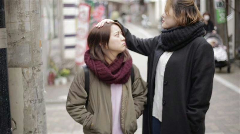 劇団のファンのあゆみと美雪