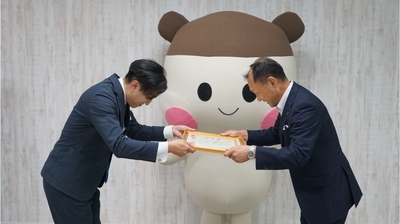 大東建託パートナーズ株式会社への贈呈の様子