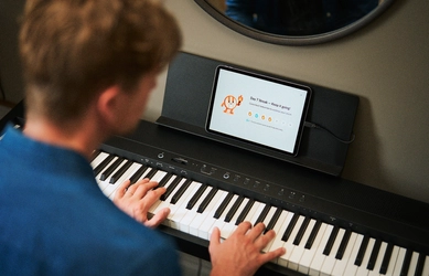ローランド初のWi-Fi搭載デジタルピアノ『FP-40』と ピアノ学習アプリ『Piano Sphere』を発表