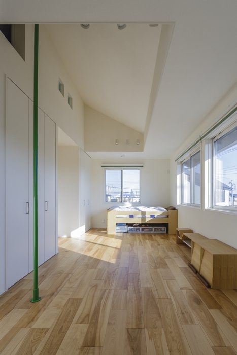 「登り棒」がある子ども部屋 将来は仕切って2つの部屋に
