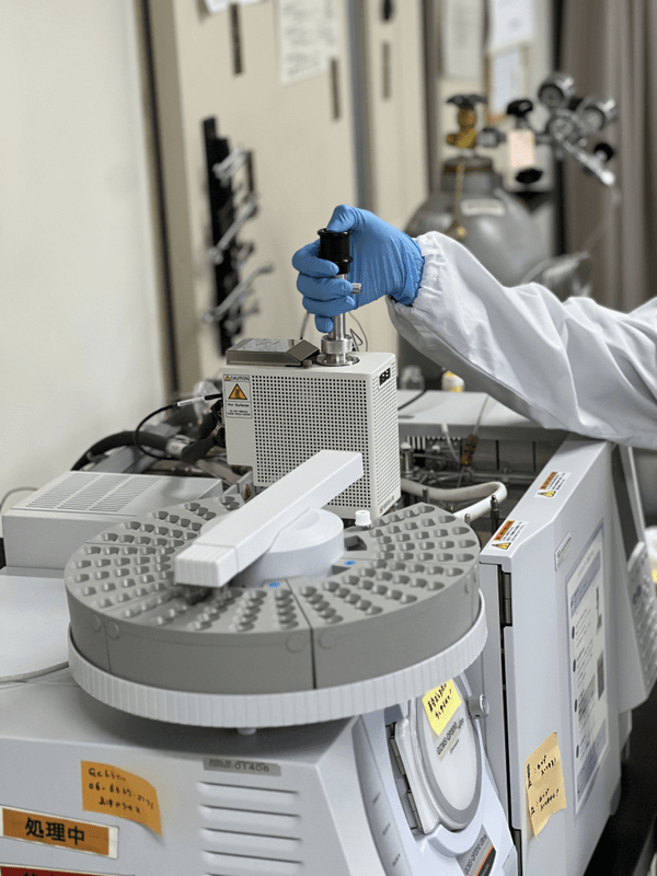 研究に用いられた分析装置(奈良文化財研究所)