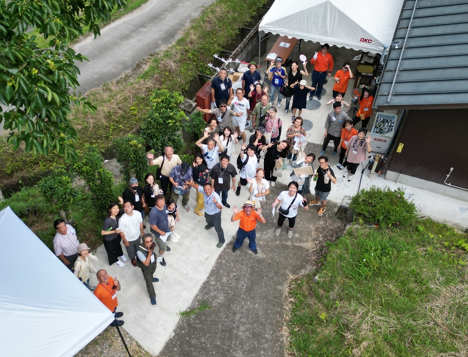 左写真と同イベントのレクリエーションの様子