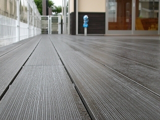 エス・ウッドデッキ 表面
