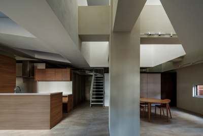 住宅部門銀賞「Floating Nest」設計 百枝優建築設計事務所 撮影 YASHIRO PHOTO OFFICE