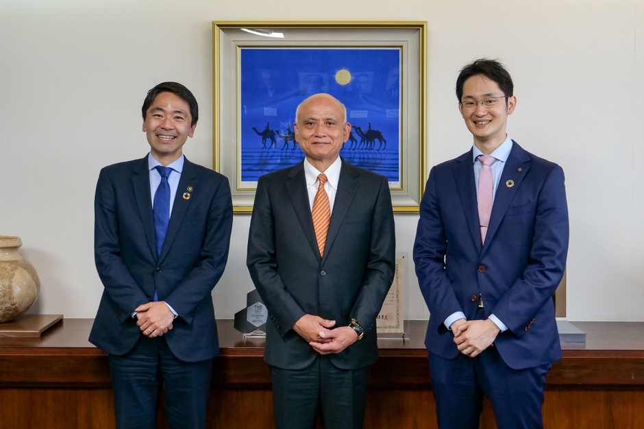 左)鎌倉市長 松尾 崇(まつお たかし)、中)株式会社セゾン情報システムズ 代表取締役社長 内田 和弘(うちだ かずひろ)、右)鎌倉市 教育委員会 教育長 岩岡 寛人(いわおか ひろと)