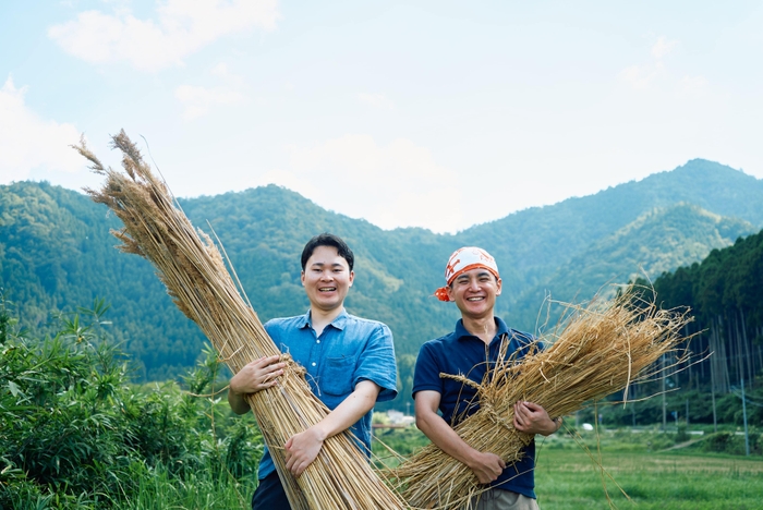 「カヤ・キャン美山」は、まちの外からも、楽しく茅刈に参加できる人を増やしたい!という想いで美山の20代が中心となって、企画