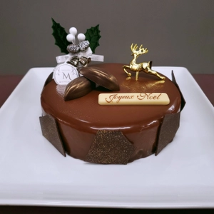 MAGIE DU CHOCOLATが毎年完売の手作りにこだわる 「クリスマスケーキ3種」の予約を12/15まで受付中　 ～人気のピスタチオクリームを使用した新作が登場～