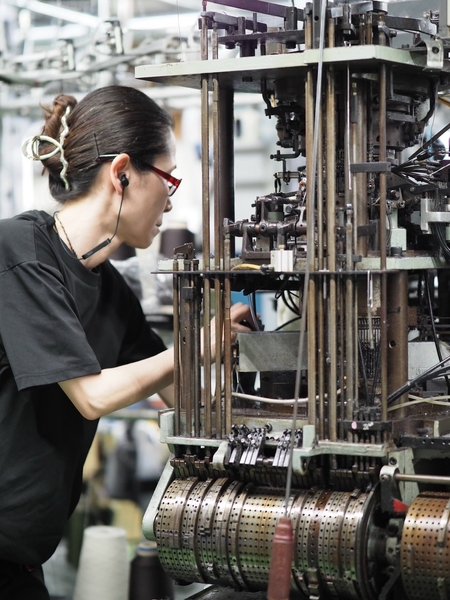 日本製靴下編機　”巻き取り式”ダブルシリンダー機