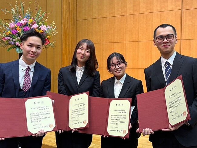 TOEICの成績優秀者として、学長表彰を受けました