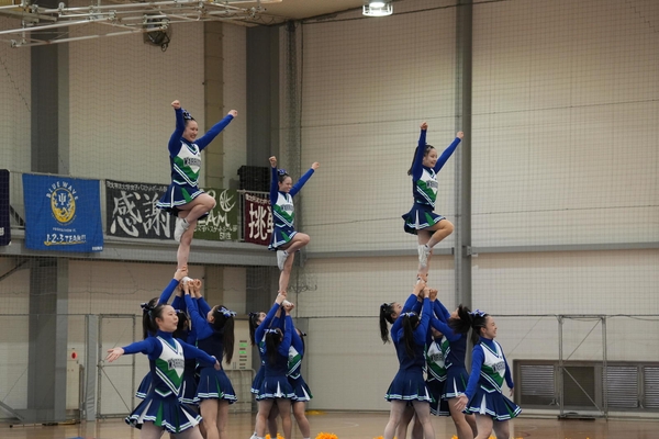 調印式後のパフォーマンス(チアリーディング部)