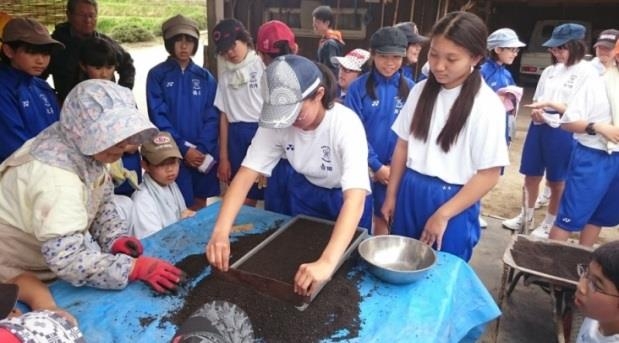 過去の種もみまき体験の様子