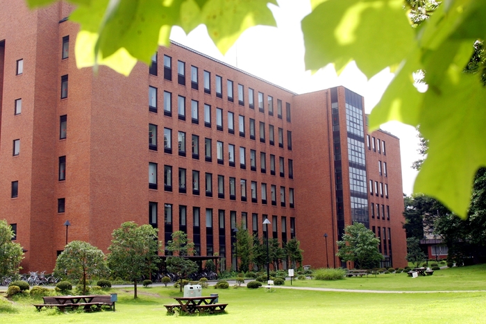 麗澤大学