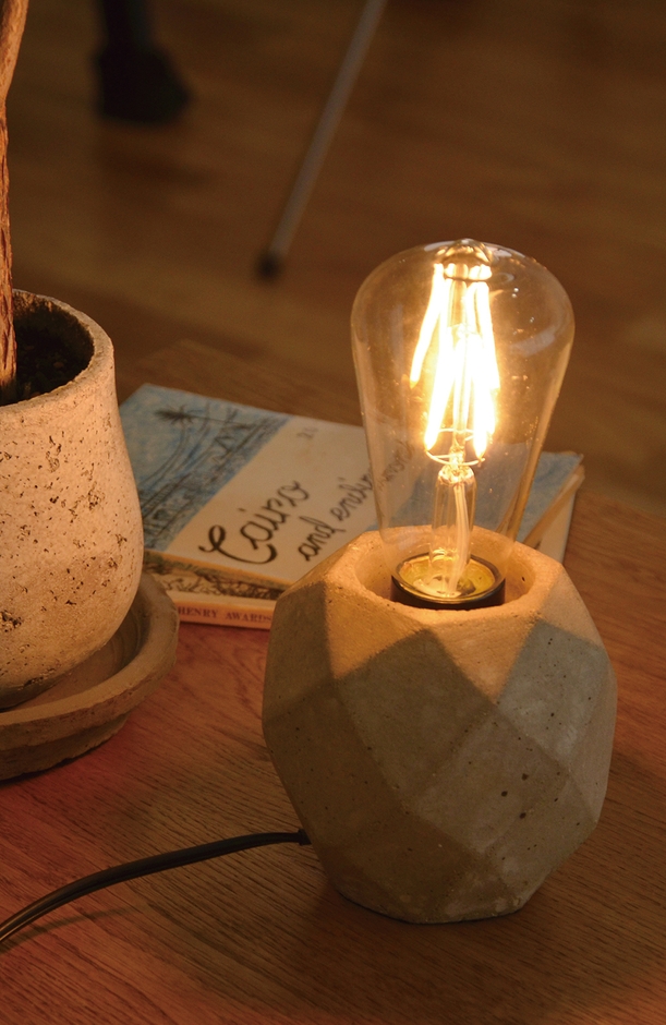 CONCE2(コンセ2)5,500円/電球付:9,000円