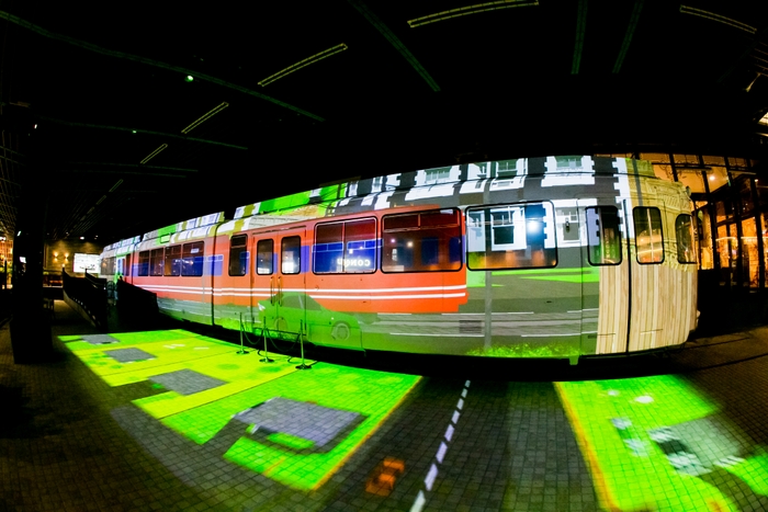 ワープする路面電車「広島」