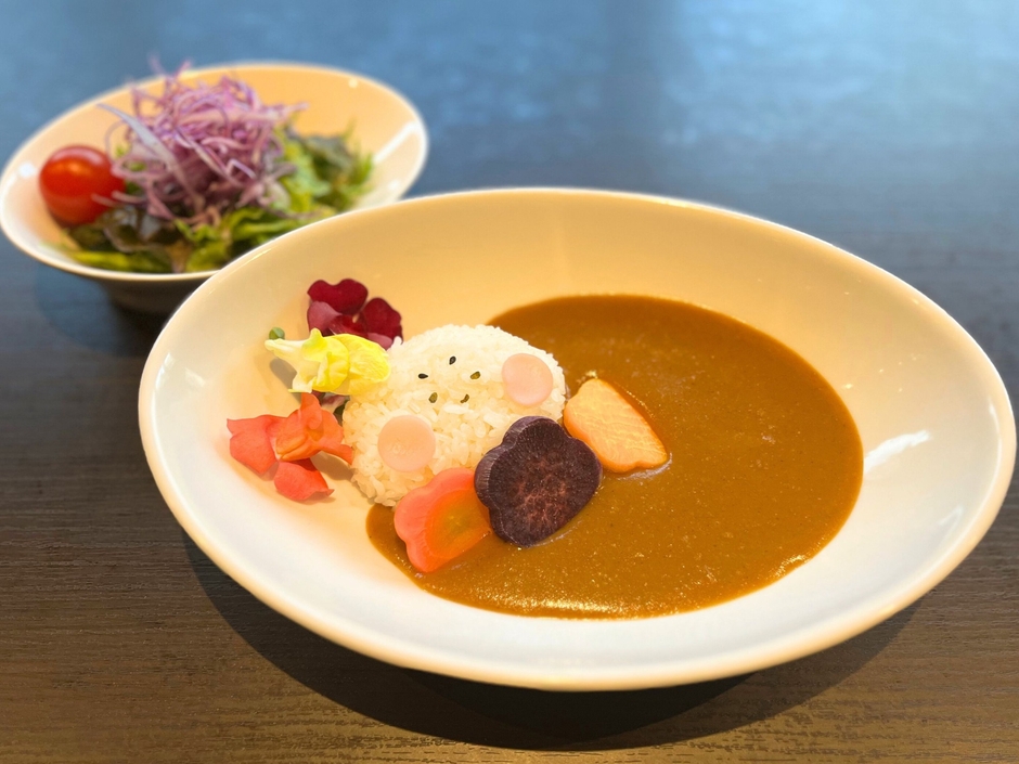 合宿カレーライス　ミニサラダ付き