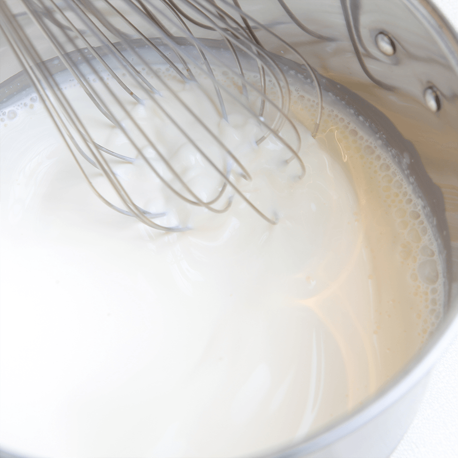 北海道十勝の生乳からつくられた乳原料100％の純動物性「国産生クリーム」