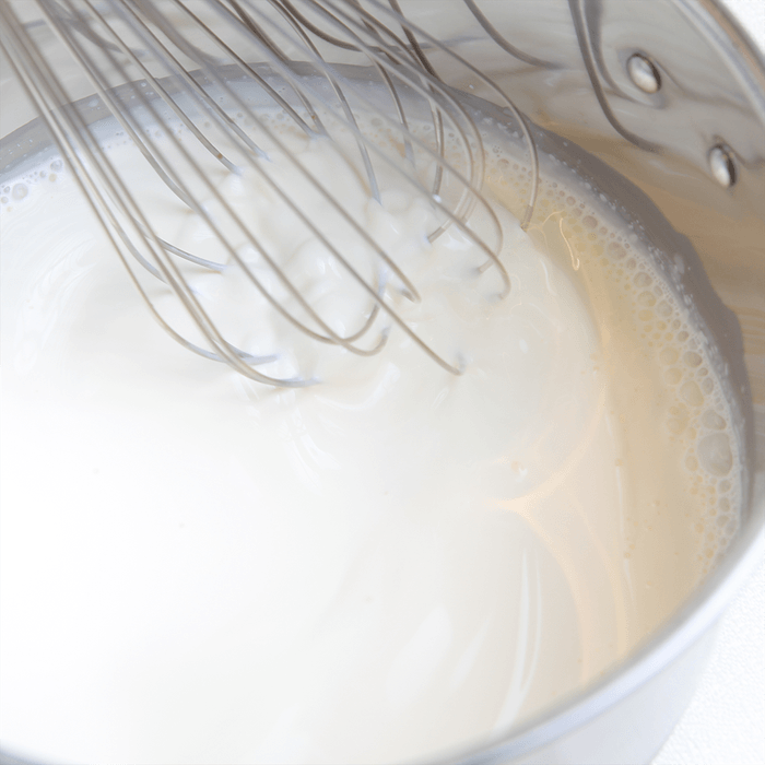 北海道十勝の生乳からつくられた乳原料100%の純動物性「国産生クリーム」