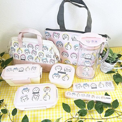 淡いピンクが優しいちいかわのランチグッズ