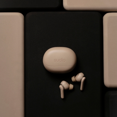 Sudio E4 Pro ラテ ライフスタイル画像