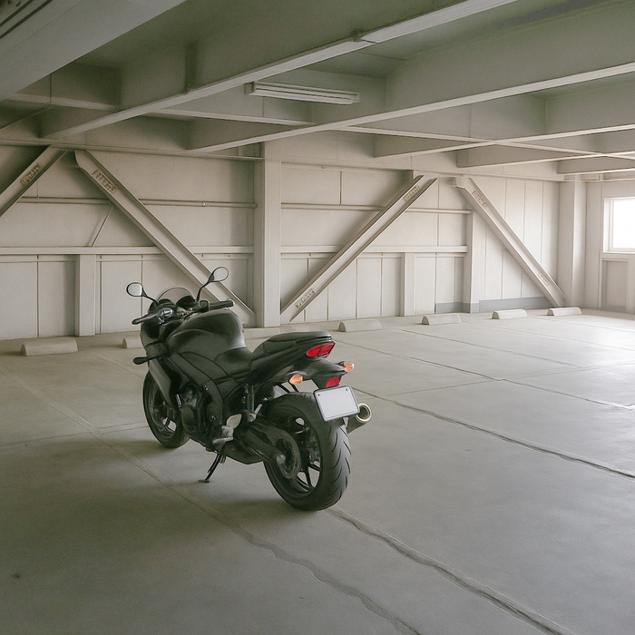 屋根付きで雨風から愛車を守れる!大型バイクも余裕の立体駐車場