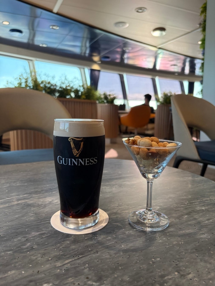 旅の始まりと共に冷たいビールを