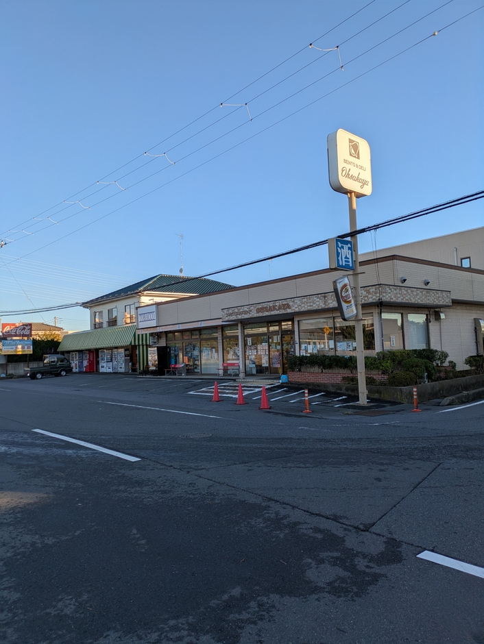 朝六時のオオサカヤ全景