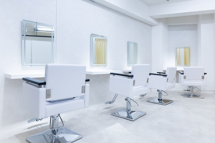 店内は白を基調とした明るい空間