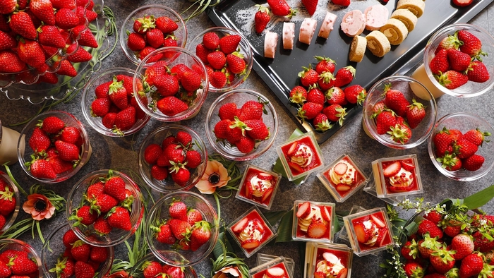 いちごフェア♪ケーキやパフェ！かわいらしいデザートも食べ放題！