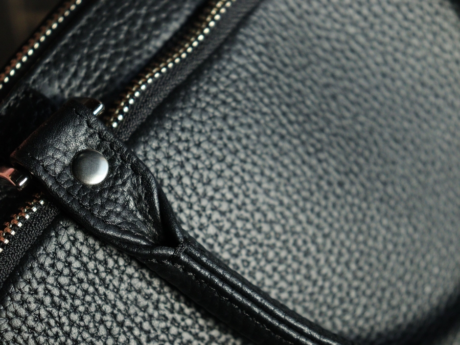 上質な牛本革を使用