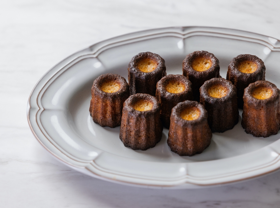 焼き立てカヌレも販売