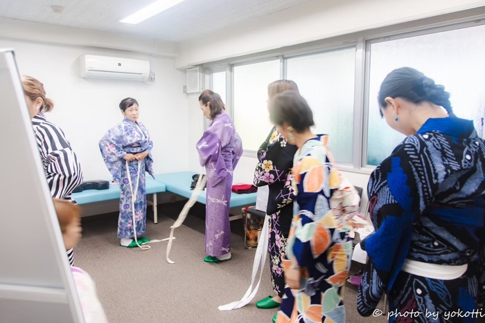 まずは浴衣から着方講座!