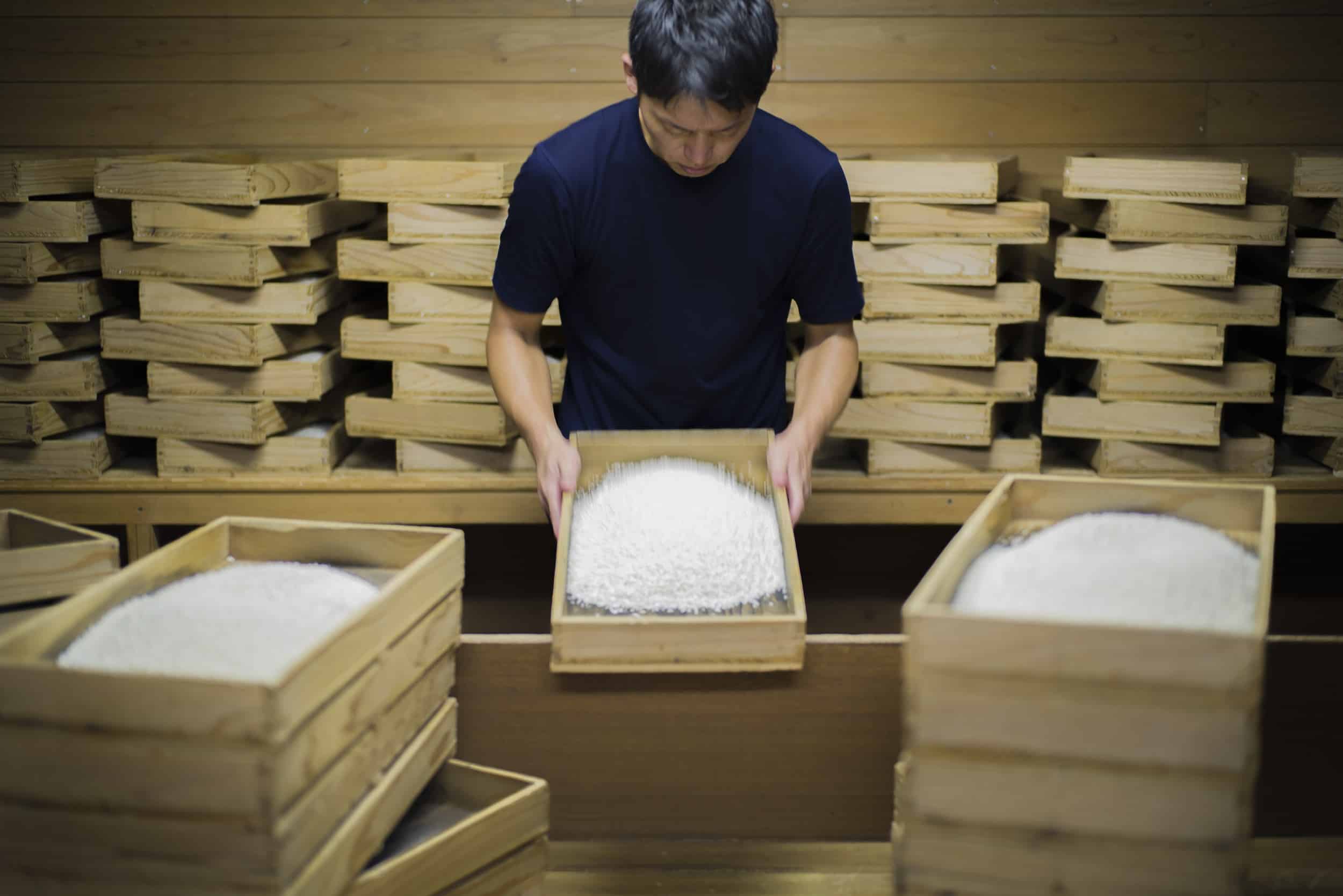 【界 霧島】~職人、生産者と行うご当地文化体験「手業のひととき」3年目に突入~「杜氏から教わる本格焼酎と醸造蔵見学」2つの蔵で開催|2023年3月1日~2024年2月29日