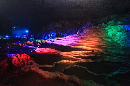 日本最大級の鍾乳洞が幻想的な光と音に包まれる 山口県美祢市「秋芳洞」で年末年始限定の カラーライトアップイベントを開催！