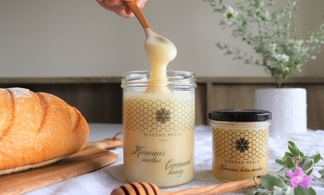 とろ~り濃厚な非加熱の生はちみつ(画像は480gと180g商品)