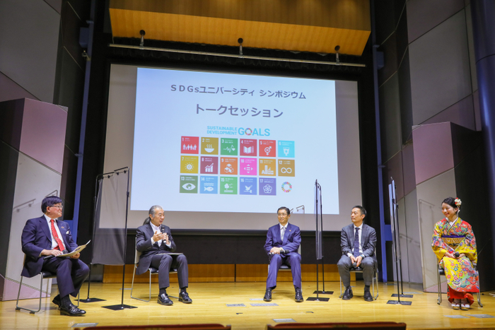「SDGsユニバーシティ シンポジウム」トークセッションの様子　左から笹谷氏、志太社長、小路社長、長谷部区長、森内氏