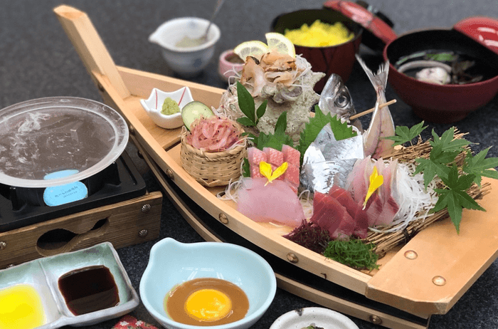 クリスタル石焼と大漁舟盛り刺身膳